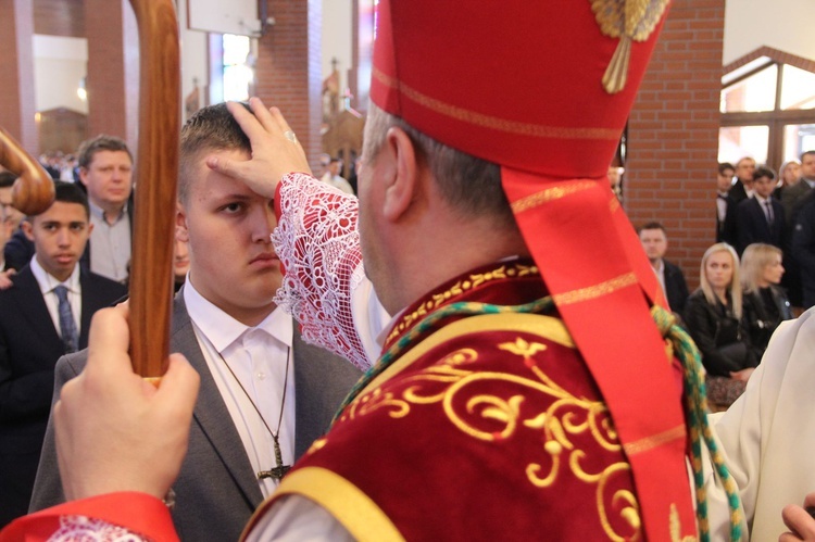 Bierzmowanie w parafii Miłosierdzia Bożego w Brzesku 2022