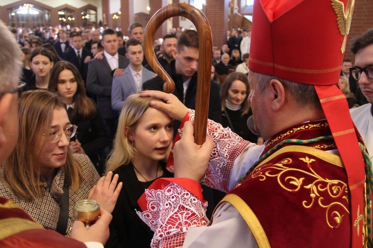 Bierzmowanie w parafii Miłosierdzia Bożego w Brzesku 2022