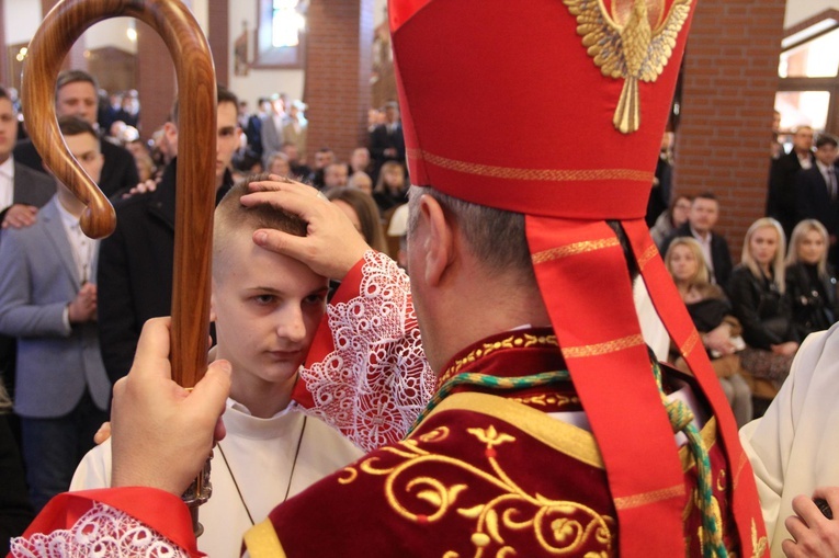 Bierzmowanie w parafii Miłosierdzia Bożego w Brzesku 2022