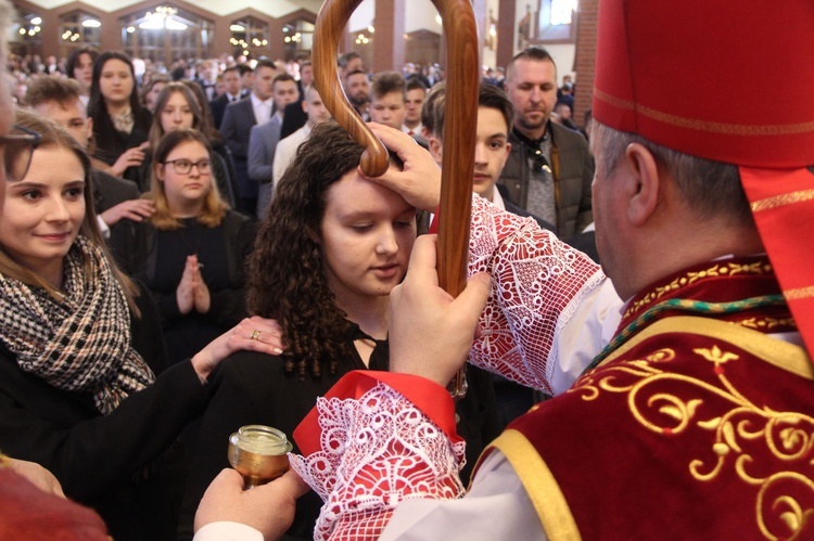 Bierzmowanie w parafii Miłosierdzia Bożego w Brzesku 2022