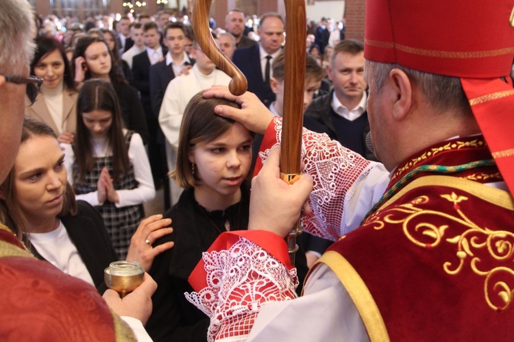 Bierzmowanie w parafii Miłosierdzia Bożego w Brzesku 2022