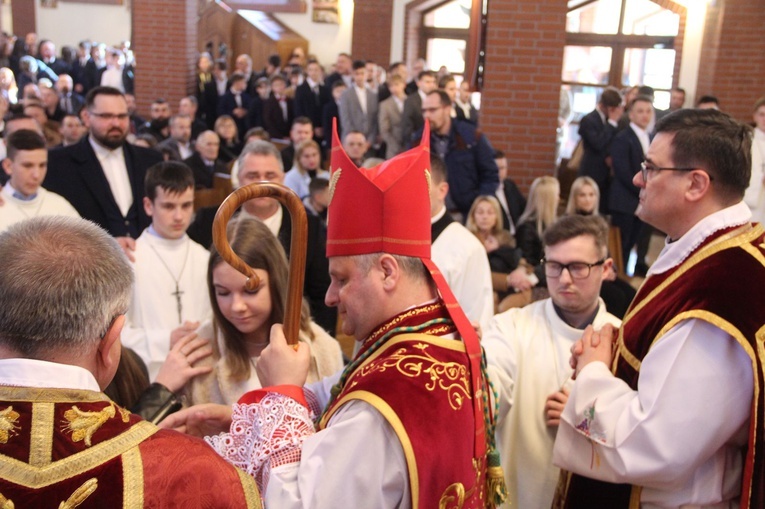 Bierzmowanie w parafii Miłosierdzia Bożego w Brzesku 2022