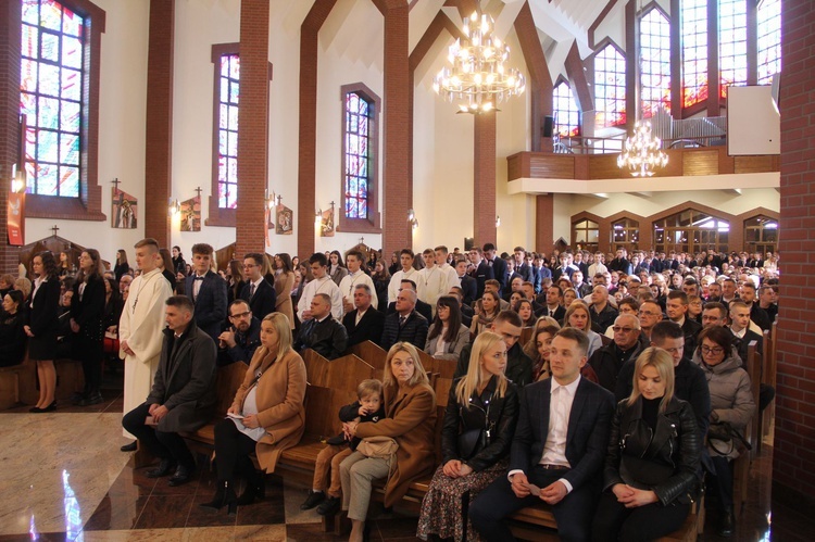 Bierzmowanie w parafii Miłosierdzia Bożego w Brzesku 2022