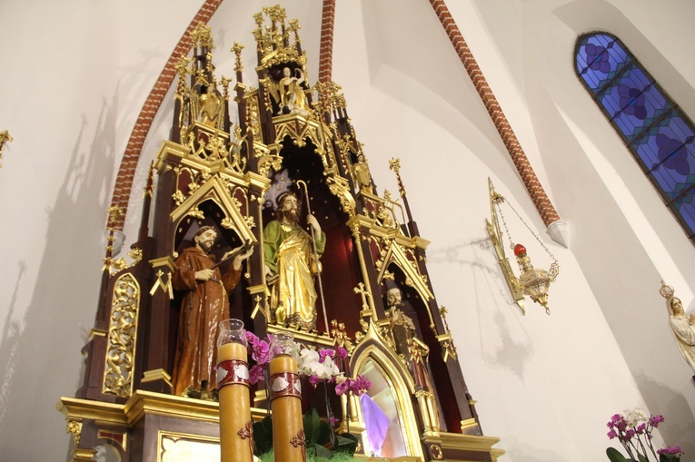 Bierzmowanie w sanktuarium św. Jakuba w Brzesku 2022