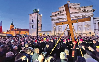 ▲	Tradycyjnie nabożeństwo rozpocznie się  przy kościele św. Anny  o godz. 20.