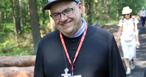 O radości kroczenia za Jezusem opowiada bp Jacek Kiciński