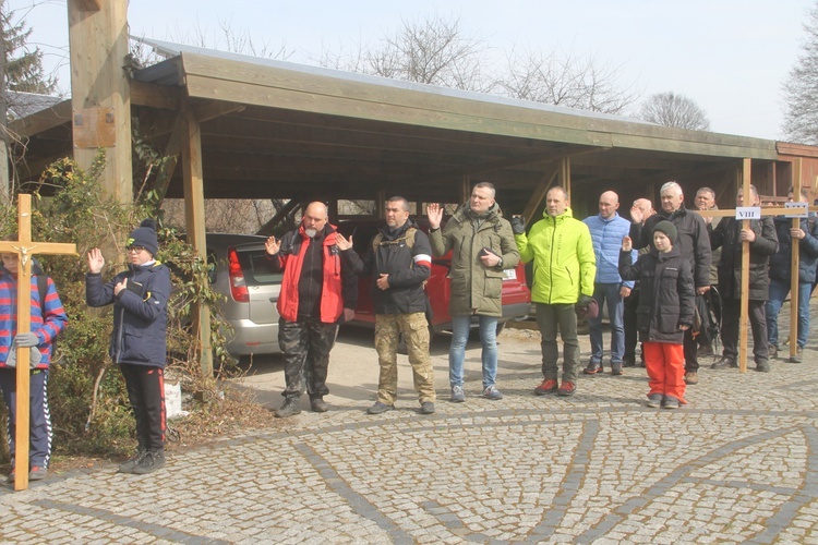 Dziadkowie, ojcowie i chłopcy na drodze Chrystusa