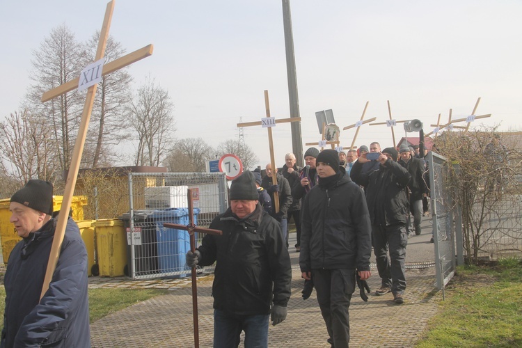 Dziadkowie, ojcowie i chłopcy na drodze Chrystusa