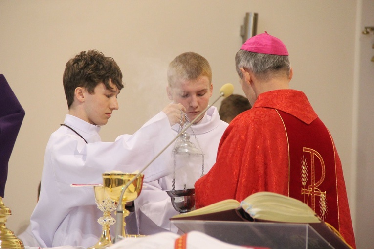 Bierzmowanie w kościele Matki Bożej Szkaplerznej w Tarnowie 2022