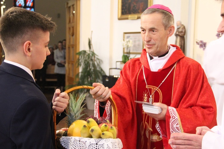 Bierzmowanie w kościele Matki Bożej Szkaplerznej w Tarnowie 2022