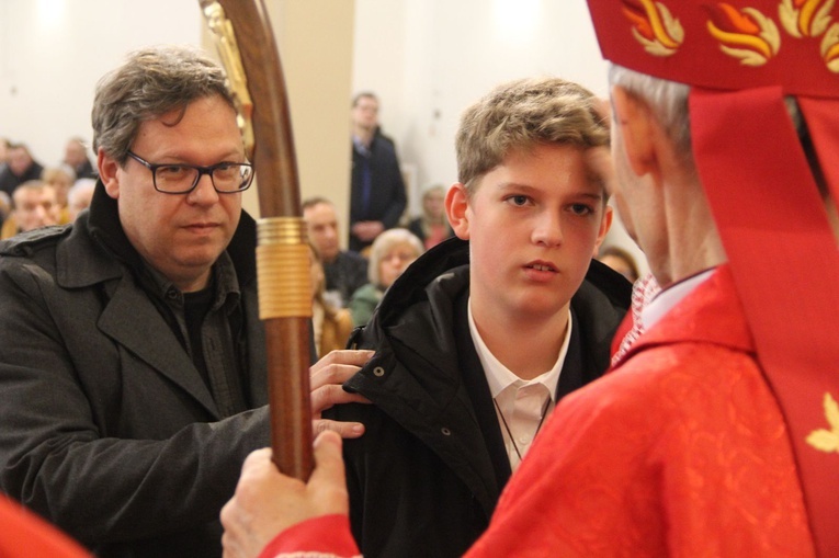 Bierzmowanie w kościele Matki Bożej Szkaplerznej w Tarnowie 2022