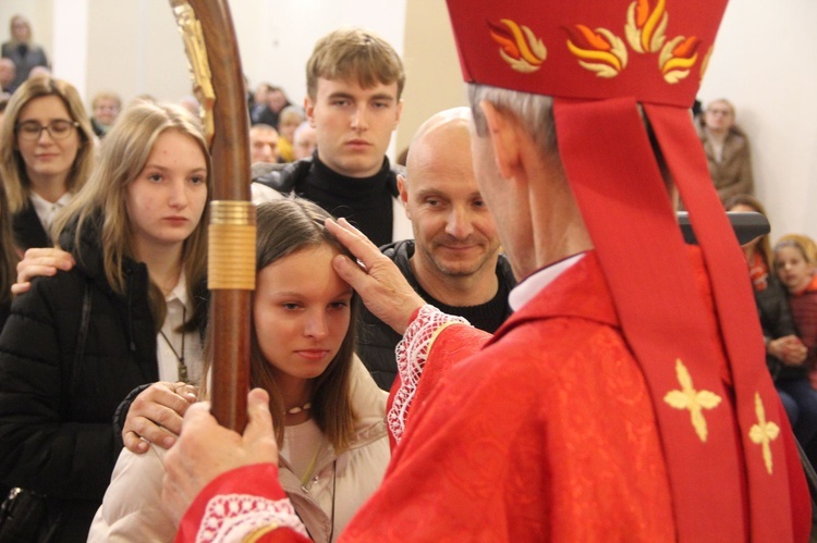 Bierzmowanie w kościele Matki Bożej Szkaplerznej w Tarnowie 2022