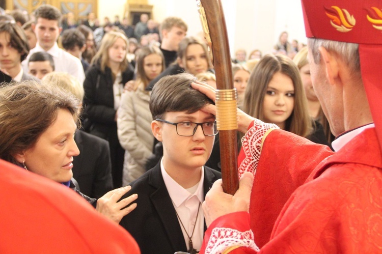 Bierzmowanie w kościele Matki Bożej Szkaplerznej w Tarnowie 2022