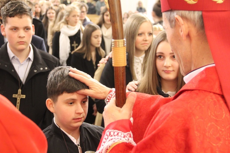 Bierzmowanie w kościele Matki Bożej Szkaplerznej w Tarnowie 2022