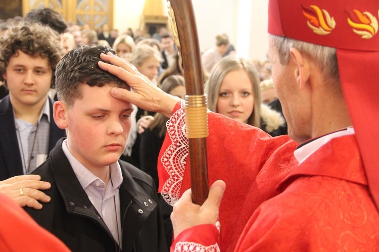 Bierzmowanie w kościele Matki Bożej Szkaplerznej w Tarnowie 2022