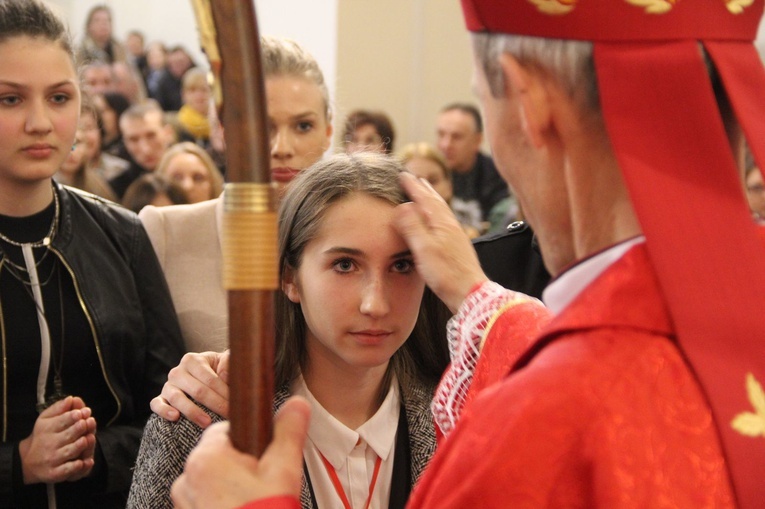 Bierzmowanie w kościele Matki Bożej Szkaplerznej w Tarnowie 2022