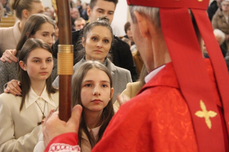 Bierzmowanie w kościele Matki Bożej Szkaplerznej w Tarnowie 2022