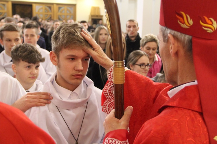 Bierzmowanie w kościele Matki Bożej Szkaplerznej w Tarnowie 2022