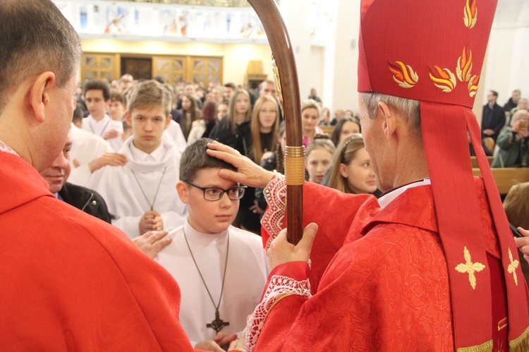 Bierzmowanie w kościele Matki Bożej Szkaplerznej w Tarnowie 2022