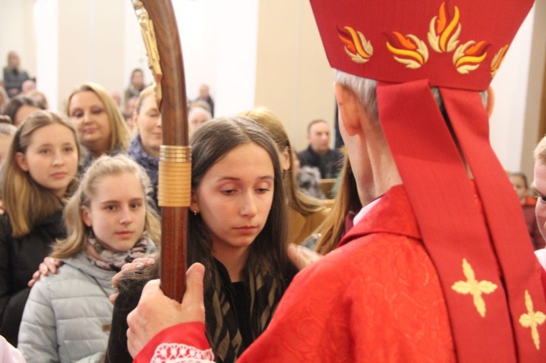 Bierzmowanie w kościele Matki Bożej Szkaplerznej w Tarnowie 2022