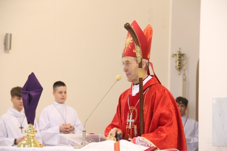 Bierzmowanie w kościele Matki Bożej Szkaplerznej w Tarnowie 2022