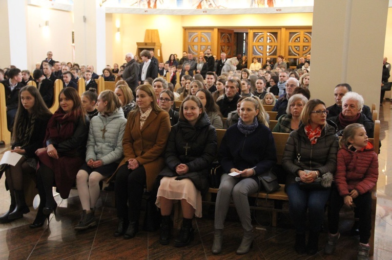 Bierzmowanie w kościele Matki Bożej Szkaplerznej w Tarnowie 2022