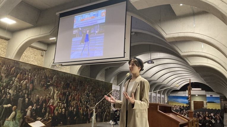 Maturzyści u tronu Królowej Polski