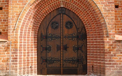 Drzwi do katedry odzyskały dawny blask