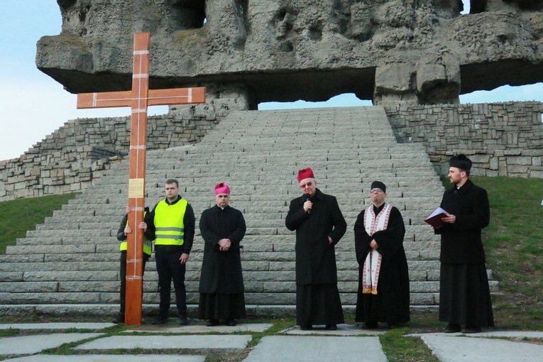 Droga Krzyżowa na Majdanku