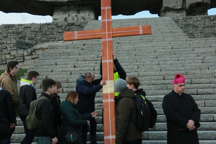 Droga Krzyżowa na Majdanku