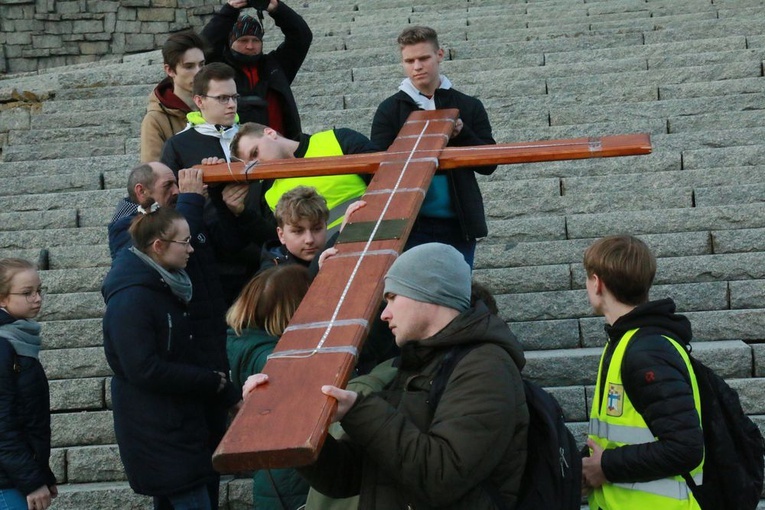 Droga Krzyżowa na Majdanku