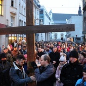 Za krzyżem przez centrum Wrocławia