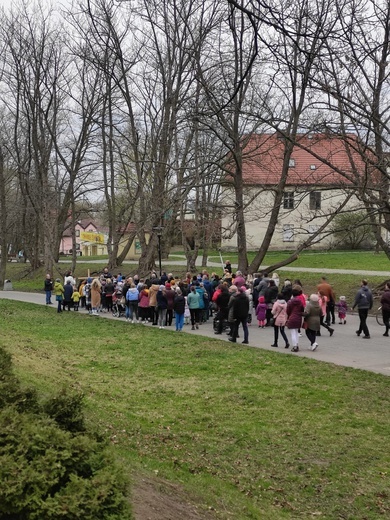 Droga Krzyżowa dzieci ulicami Oleśnicy