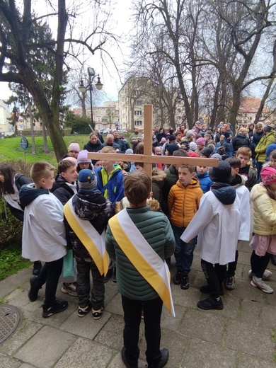 Droga Krzyżowa dzieci ulicami Oleśnicy