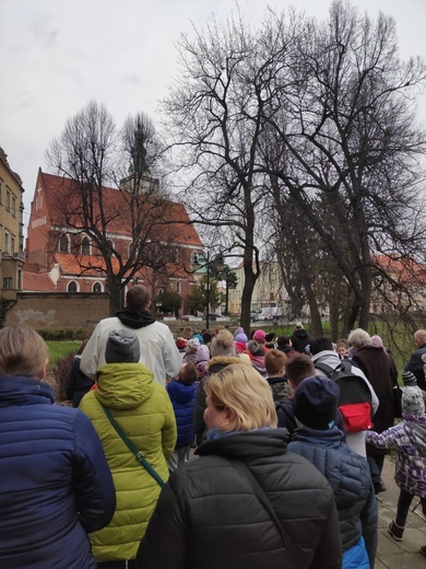 Droga Krzyżowa dzieci ulicami Oleśnicy