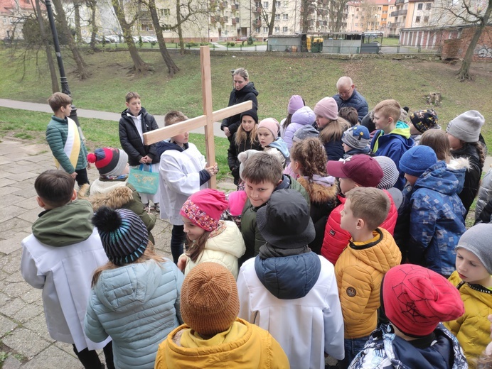 Droga Krzyżowa dzieci ulicami Oleśnicy