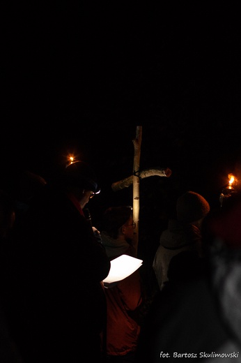 Męska Droga Krzyżowa w Lesie Bukowym w Trzebnicy