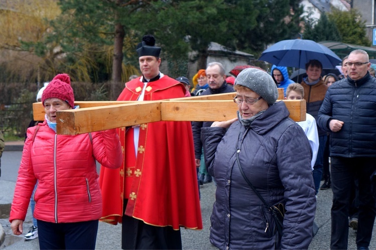 Uliczna Droga Krzyżowa w Walimiu