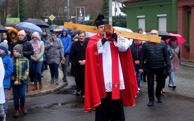 Uliczna Droga Krzyżowa w Walimiu