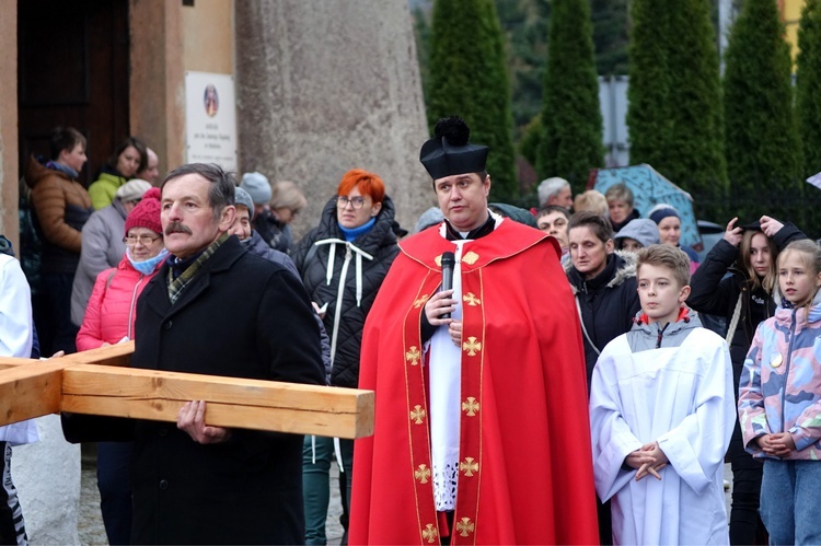 Uliczna Droga Krzyżowa w Walimiu