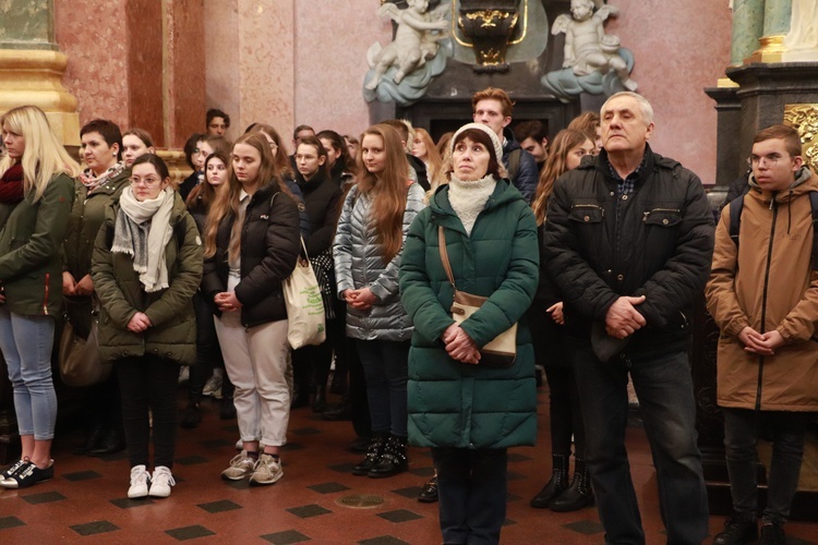 Pielgrzymka Maturzystów na Jasną Górę 2022 - Droga Krzyżowa