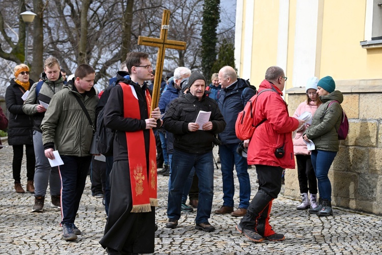 Dekanalna Droga Krzyżowa na Chełmiec