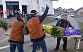 W Gdańsku górale zainstalowali ogromną wielkanocną palmę