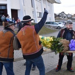 W Gdańsku górale zainstalowali ogromną wielkanocną palmę