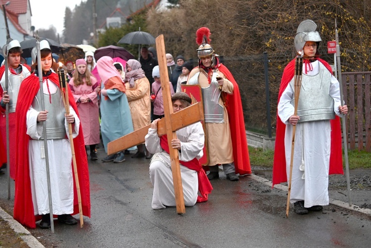 Dramatyczny spektakl na ulicach Głuszycy  