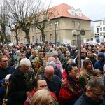 Parada palm wielkanocnych w Trzebnicy w Niedzielę Palmową