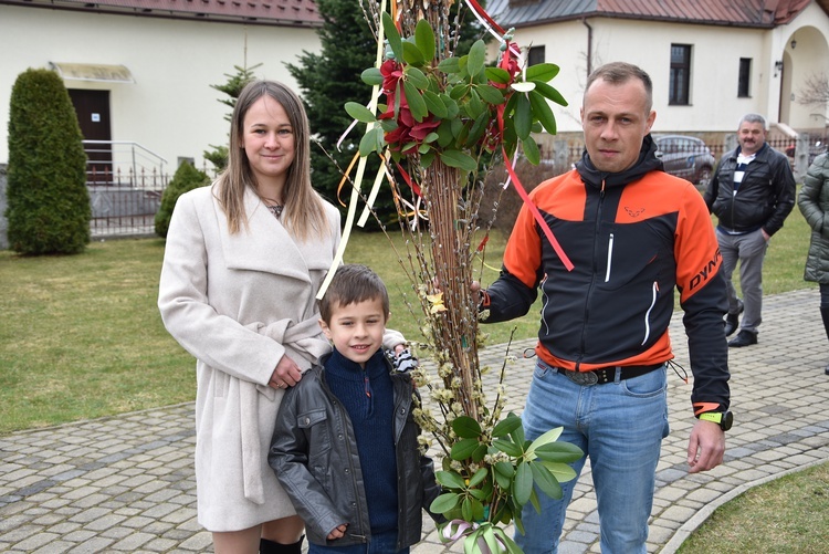 Niedziela Palmowa w kościele w Miętustwie