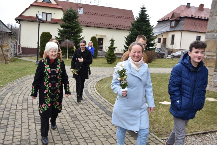 Niedziela Palmowa w kościele w Miętustwie