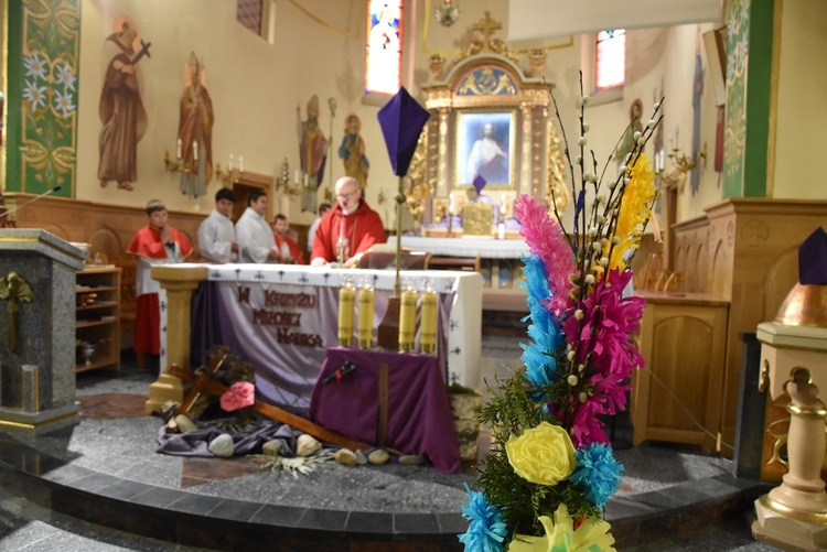 Niedziela Palmowa w kościele w Miętustwie
