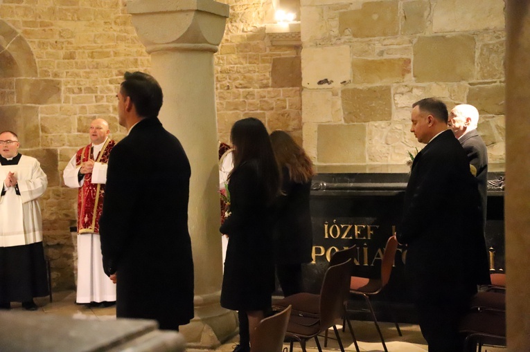 12. rocznica katastrofy smoleńskiej. Msza św. na Wawelu